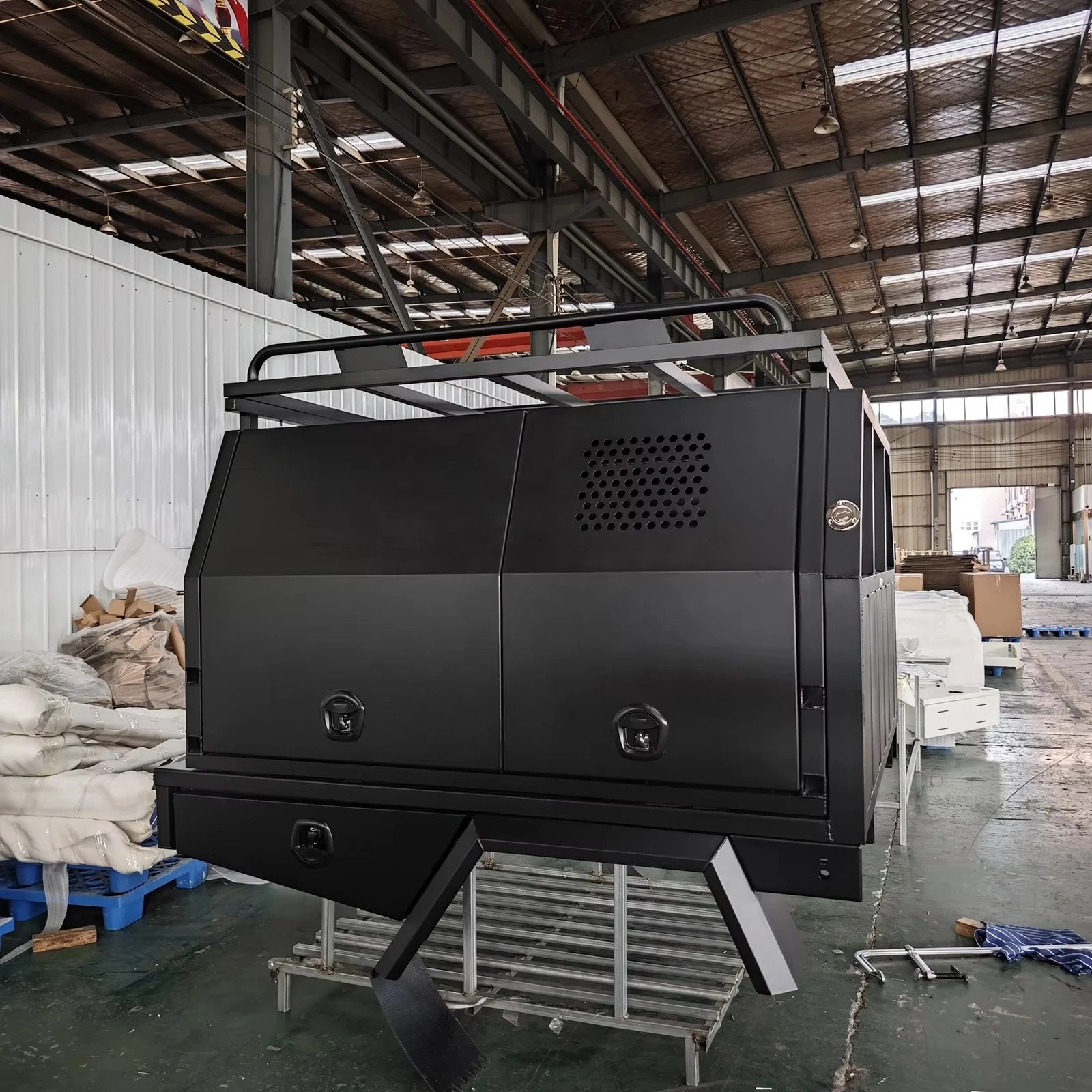 Custom Aluminum Canopy and Tray Combo for 4x4 Off-Road Pickup Trucks